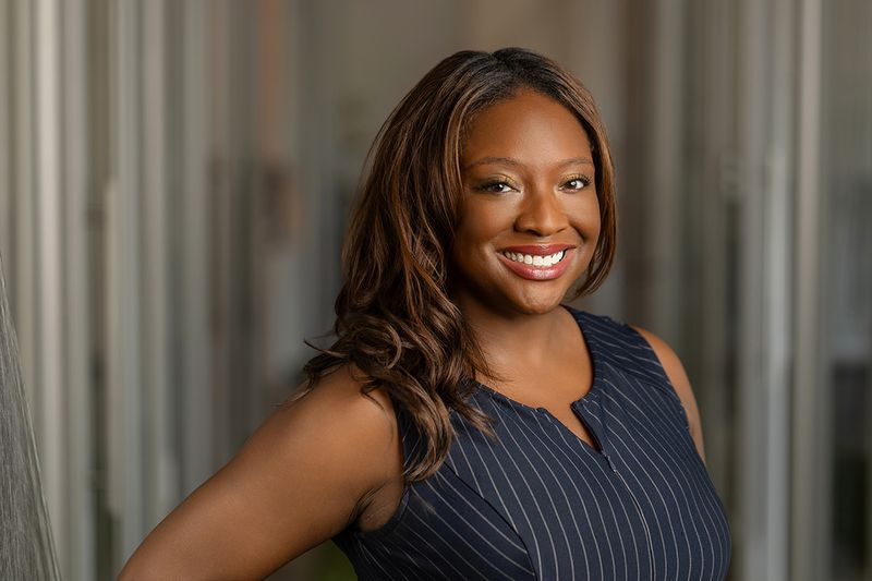 How Personal Branding Photography Helps Professionals Stand Out Online
